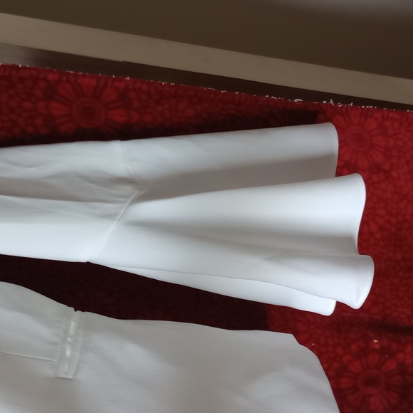 Philosophy White Bell Sleeve Blazer. No Tags, Wore Once Size 8, Not 10 - Picture 3 of 3